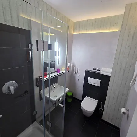 Hotel Cristall - Frankfurt City-3
